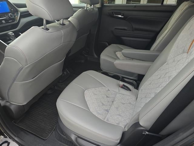 2023 Toyota Highlander Hybrid Bronze Edition