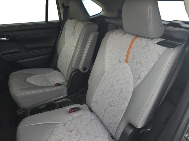 2023 Toyota Highlander Hybrid Bronze Edition