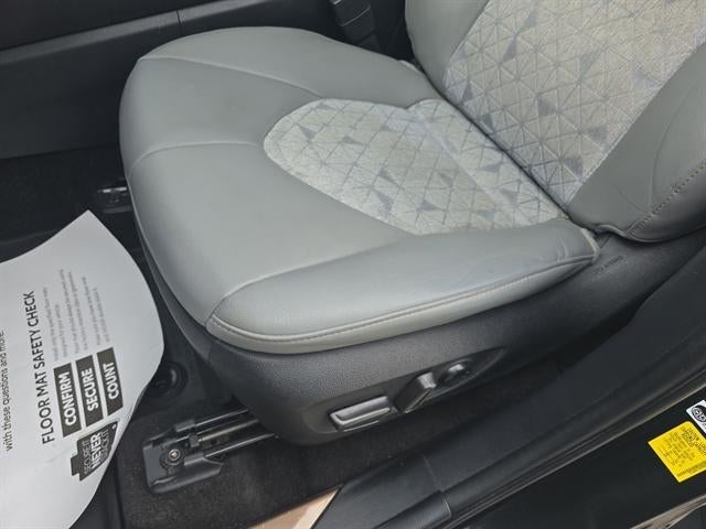 2023 Toyota Highlander Hybrid Bronze Edition