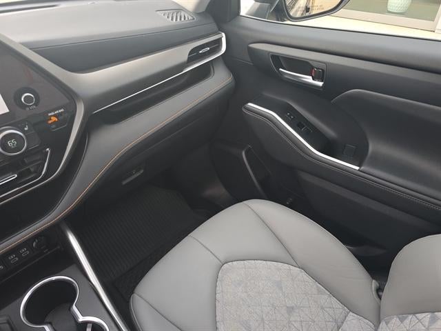 2023 Toyota Highlander Hybrid Bronze Edition