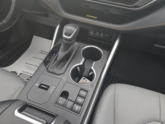 2023 Toyota Highlander Hybrid Bronze Edition