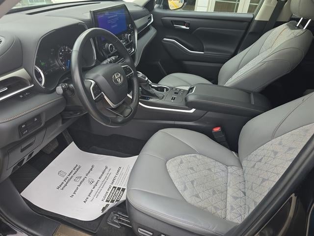 2023 Toyota Highlander Hybrid Bronze Edition
