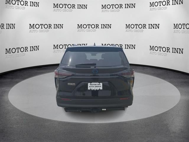 2024 Toyota Sienna LE