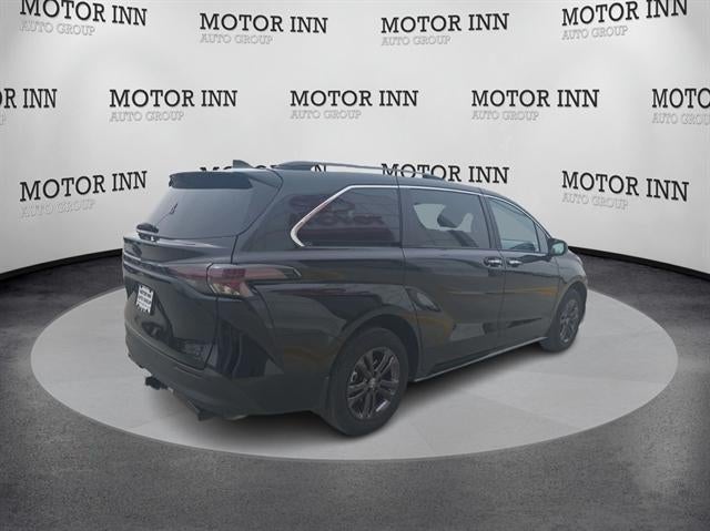 2024 Toyota Sienna LE