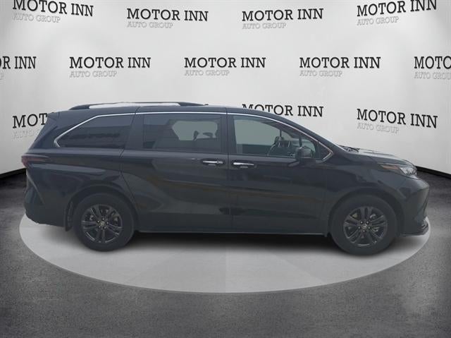 2024 Toyota Sienna LE