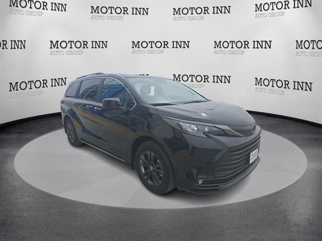2024 Toyota Sienna LE