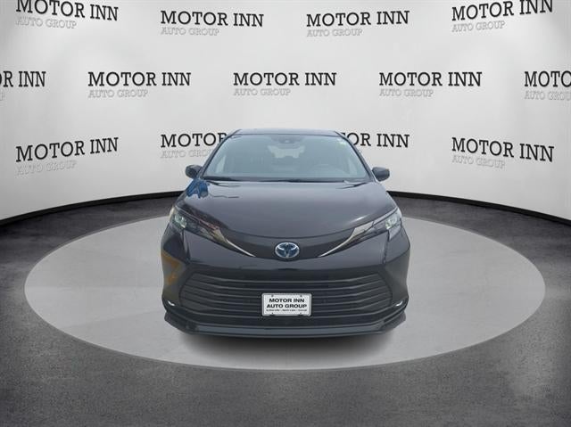 2024 Toyota Sienna LE