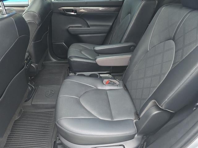2022 Toyota Highlander Hybrid Platinum