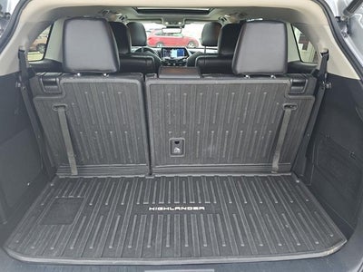 2022 Toyota Highlander Hybrid Platinum