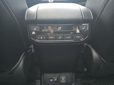 2022 Toyota Highlander Hybrid Platinum