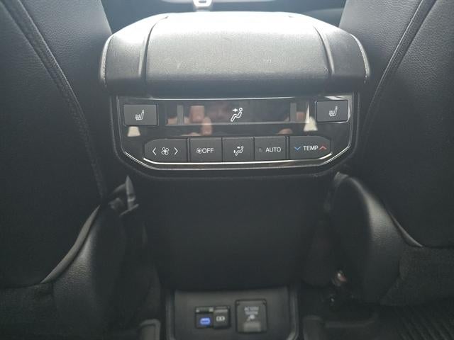 2022 Toyota Highlander Hybrid Platinum