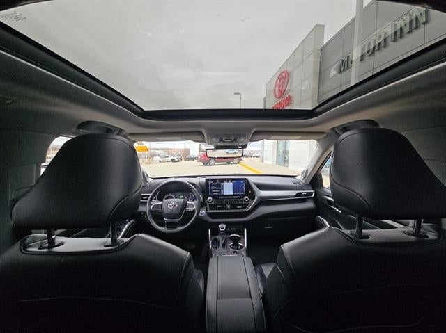 2022 Toyota Highlander Hybrid Platinum