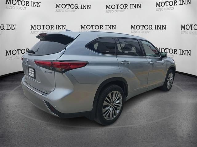 2022 Toyota Highlander Hybrid Platinum