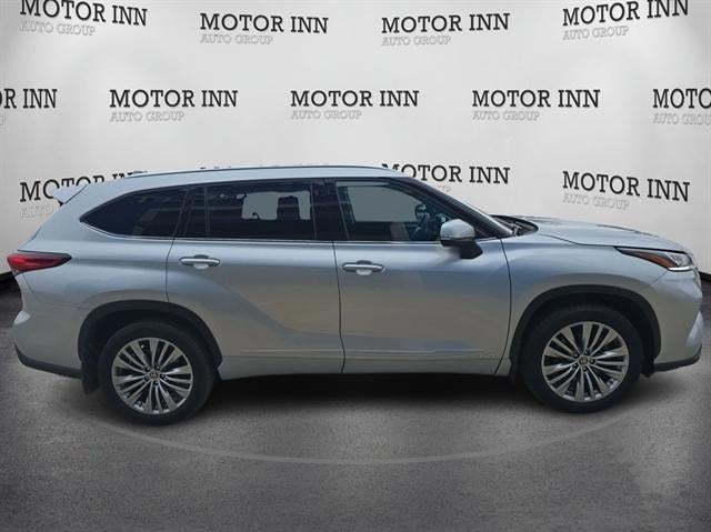 2022 Toyota Highlander Hybrid Platinum