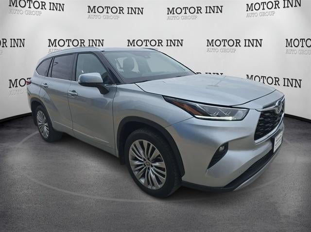 2022 Toyota Highlander Hybrid Platinum
