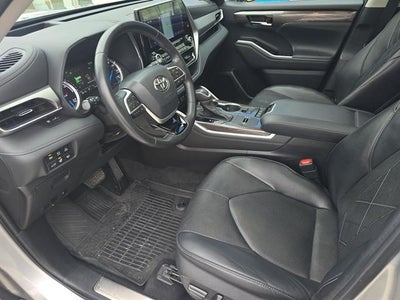 2022 Toyota Highlander Hybrid Platinum
