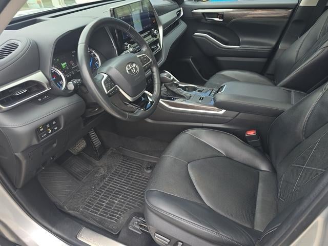 2022 Toyota Highlander Hybrid Platinum